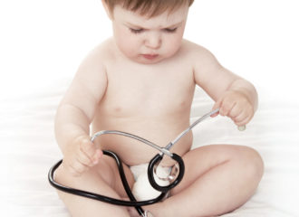 Bébé avec un stéthoscope