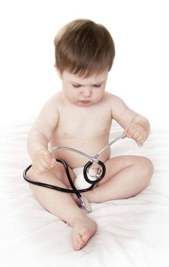 Bébé avec un stéthoscope