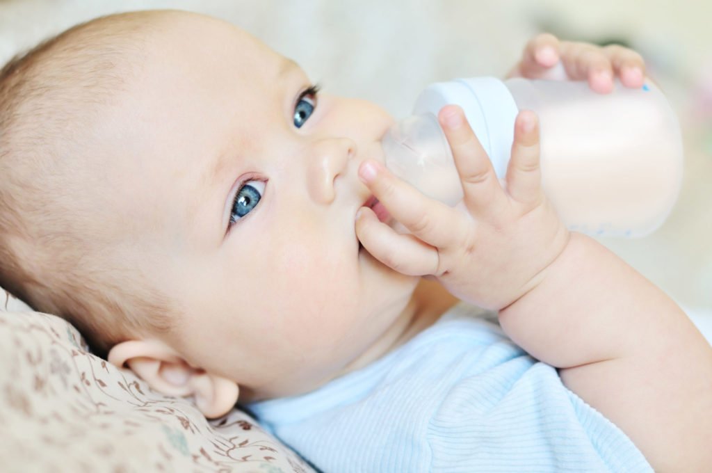 Que faire d'un biberon de lait maternel entamé ?