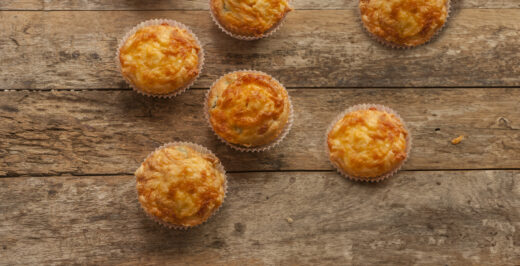 Muffins de polenta au jambon et champignons